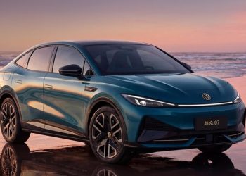 VW ID. Unyx 07 é o novo sedã com 558 km de autonomia e jeitão de Virtus elétrico